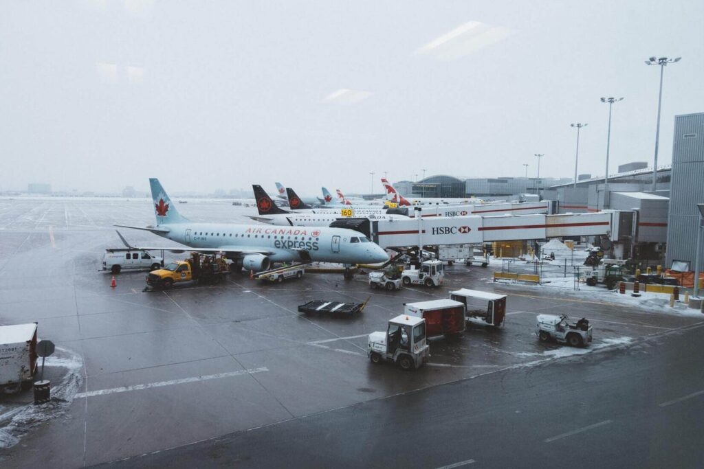 Самолет Air Canada в аэрропорту