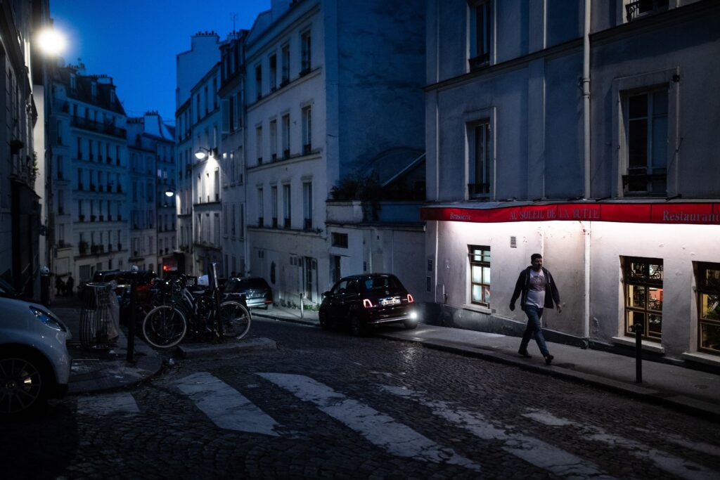 Парижская улица вечером