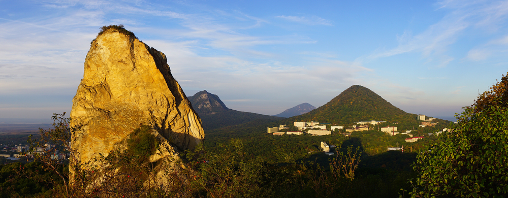 Гора Развалка и гора Железная. Вид с горы Бык