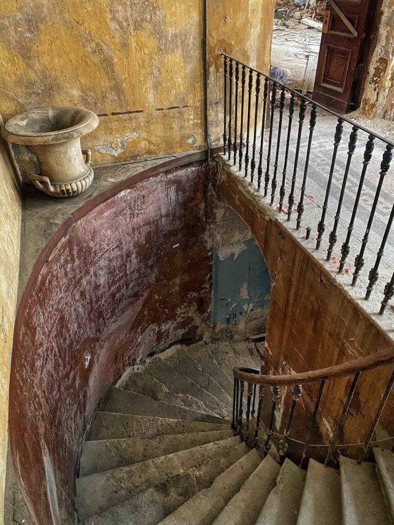 Винтовая лестница в особняке Брюллова