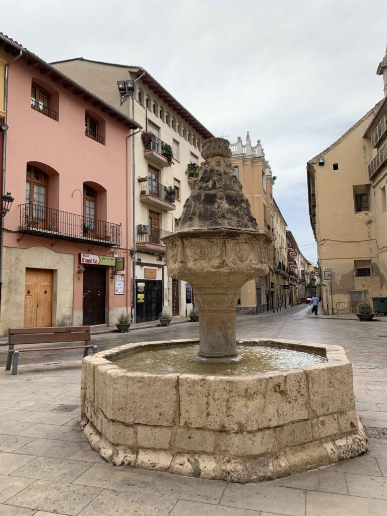 Один из самых старых средневековых фонтанов Испании, Хатива