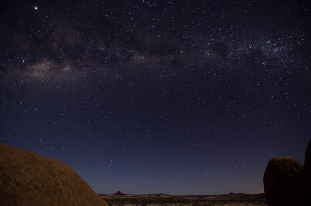Ночное небо над пустыней в Африке