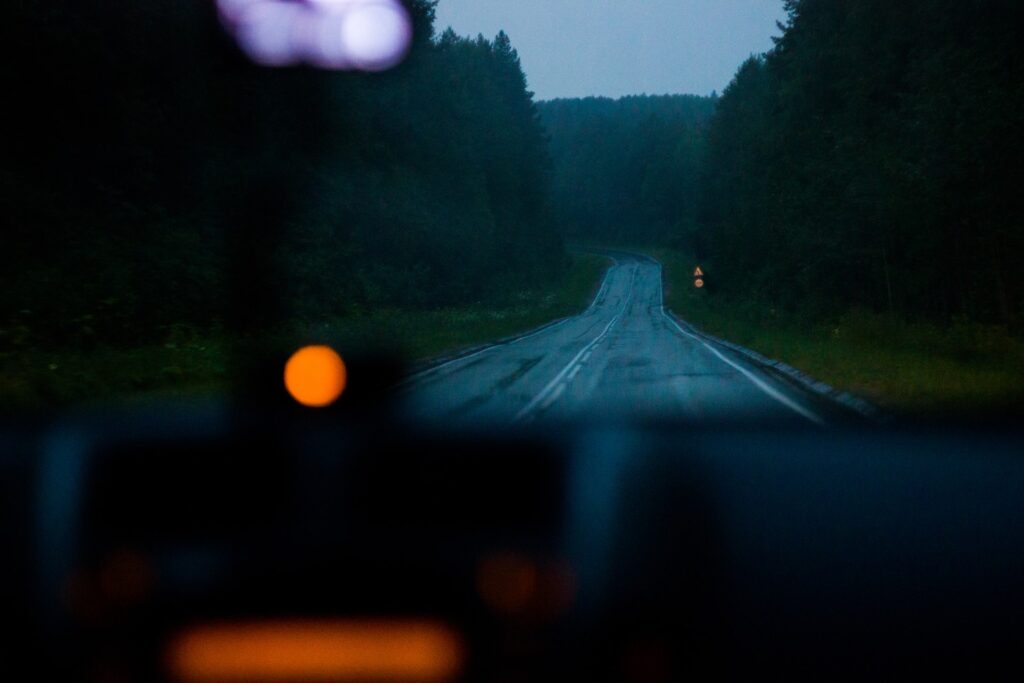 дорога после дождя вечером