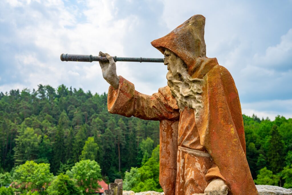 Статуя отшельника в Чехии