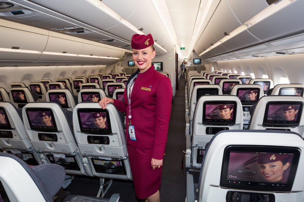 Стюардесса Qatar Airways