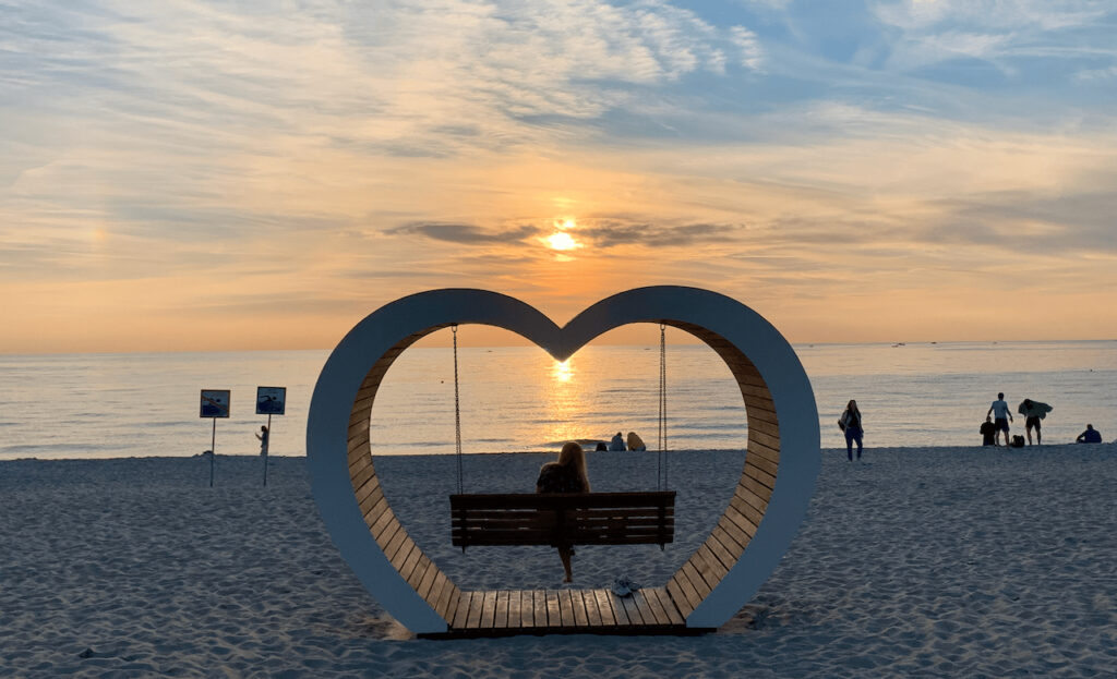 Сердце на пляже