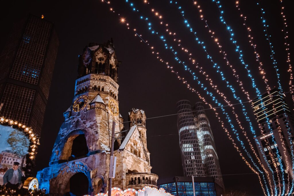 Небоскрёбы, церкви и фонарики — Берлин зимой такой и есть