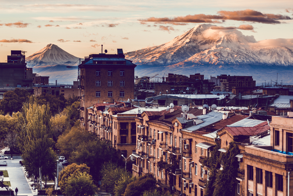 Вид на Ереван и горы