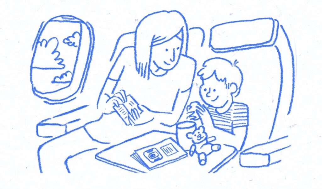 Рисунок мамы и сына в самолёте