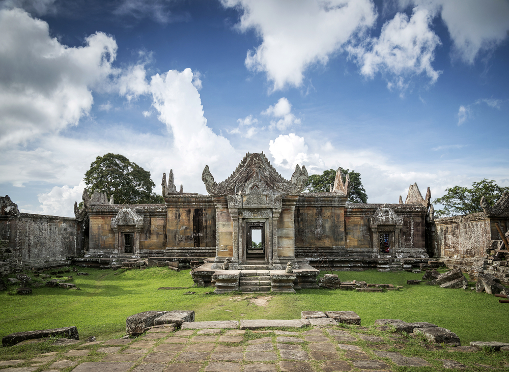 Древний кхмерский храм Прэахвихеа