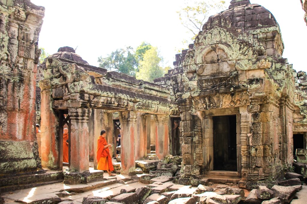 Монахи в Ангкор Вате